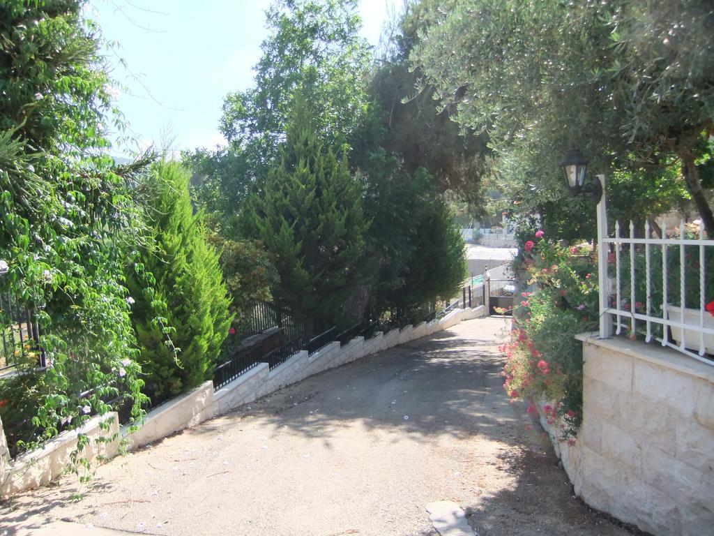 לינה וארוחת בוקר בית הארחה רוזרי סיסטר עין כרם *